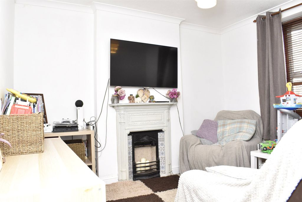 Property photo 2 of 15 Living Room