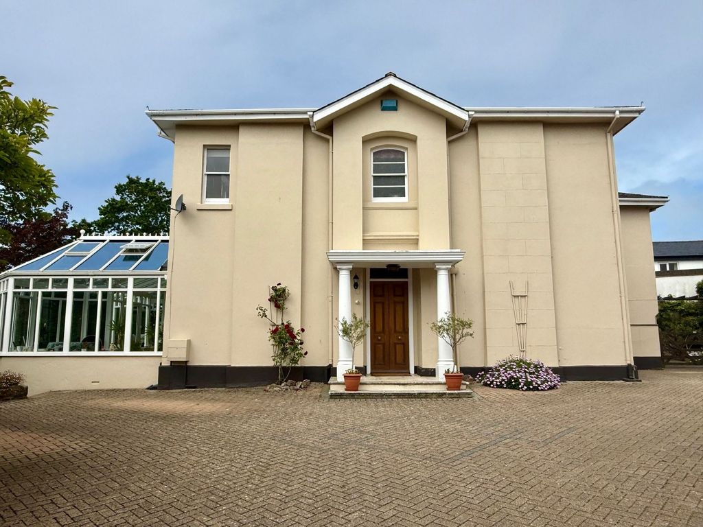 Property photo 2 of 39