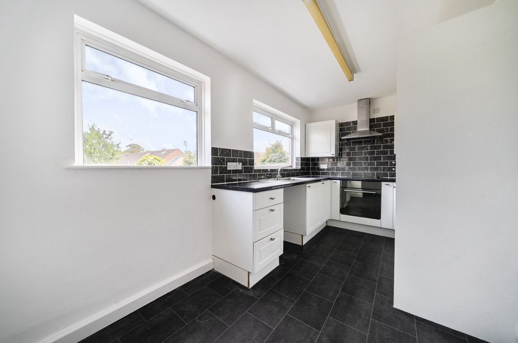 Property photo 3 of 15 1362239-12-68E626...