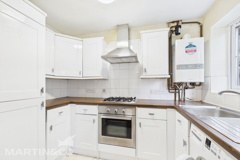 Property photo 2 of 18 Cam01953G0-Pr0114-Still002