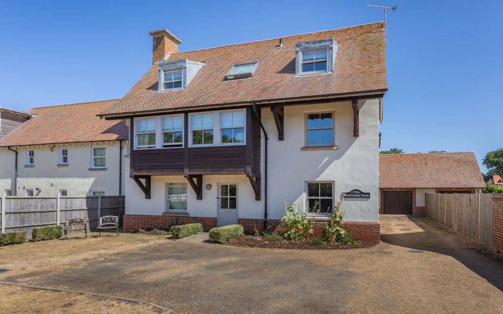 Property photo 1 of 22 Commodores House