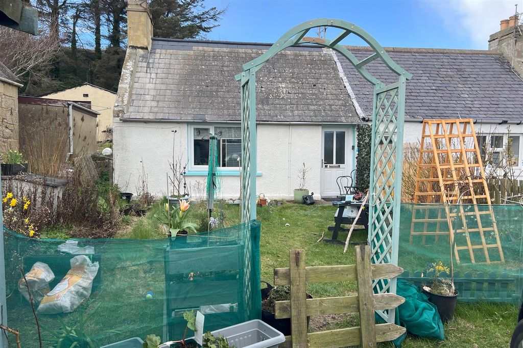 Property photo 1 of 14 2A Braefoot