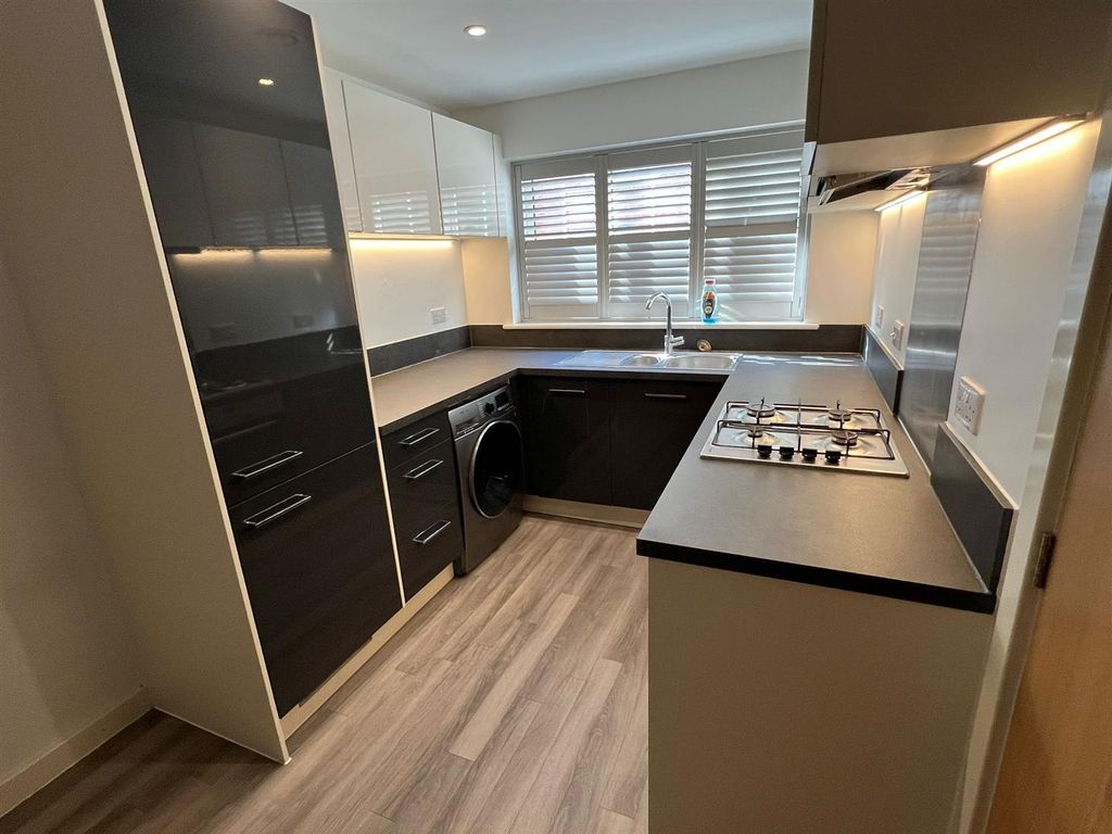 Property photo 3 of 13 Kitchen