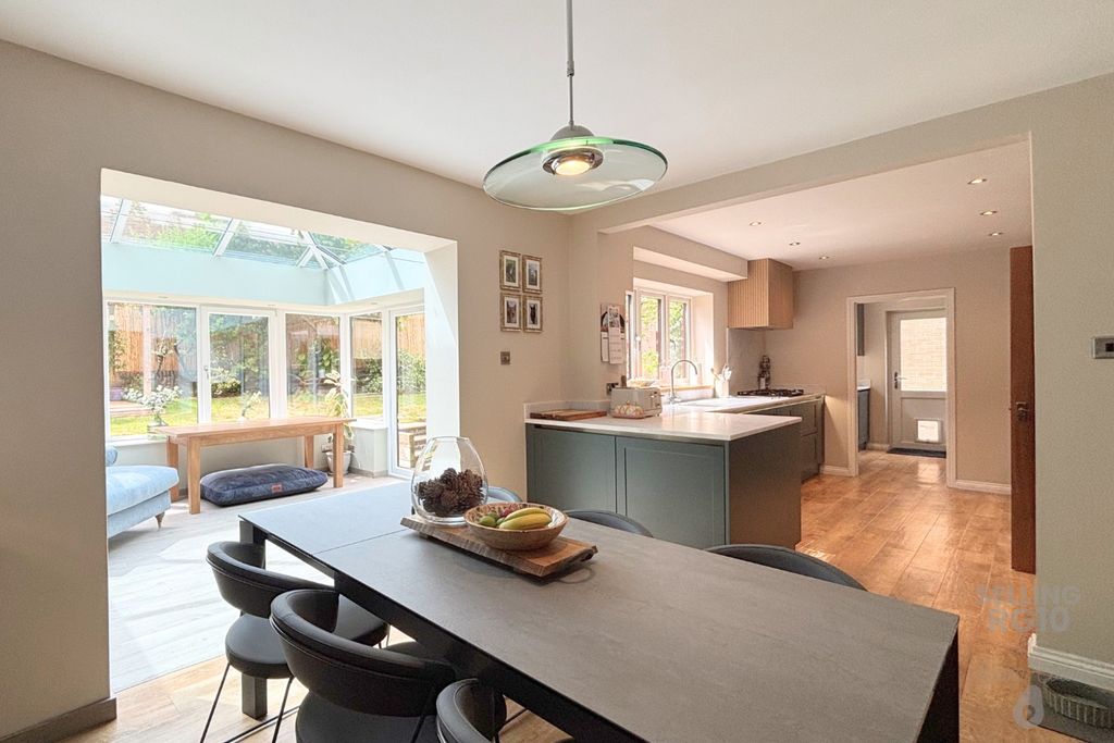 Property photo 2 of 24 5181355