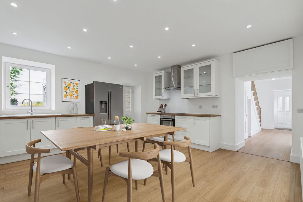 Property photo 3 of 34