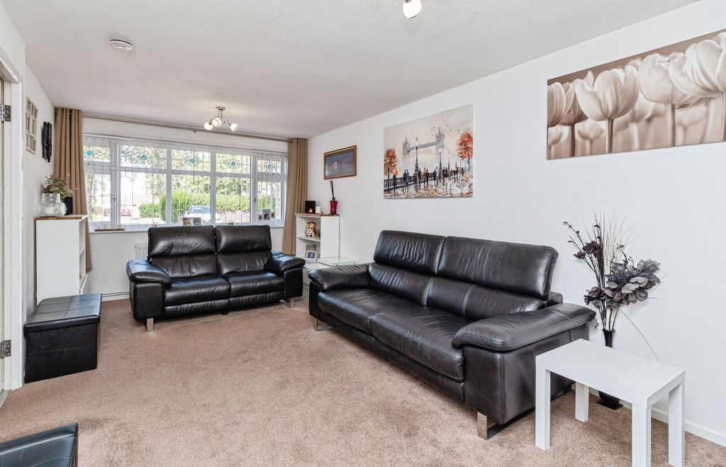 Property photo 3 of 20 Inglemere11