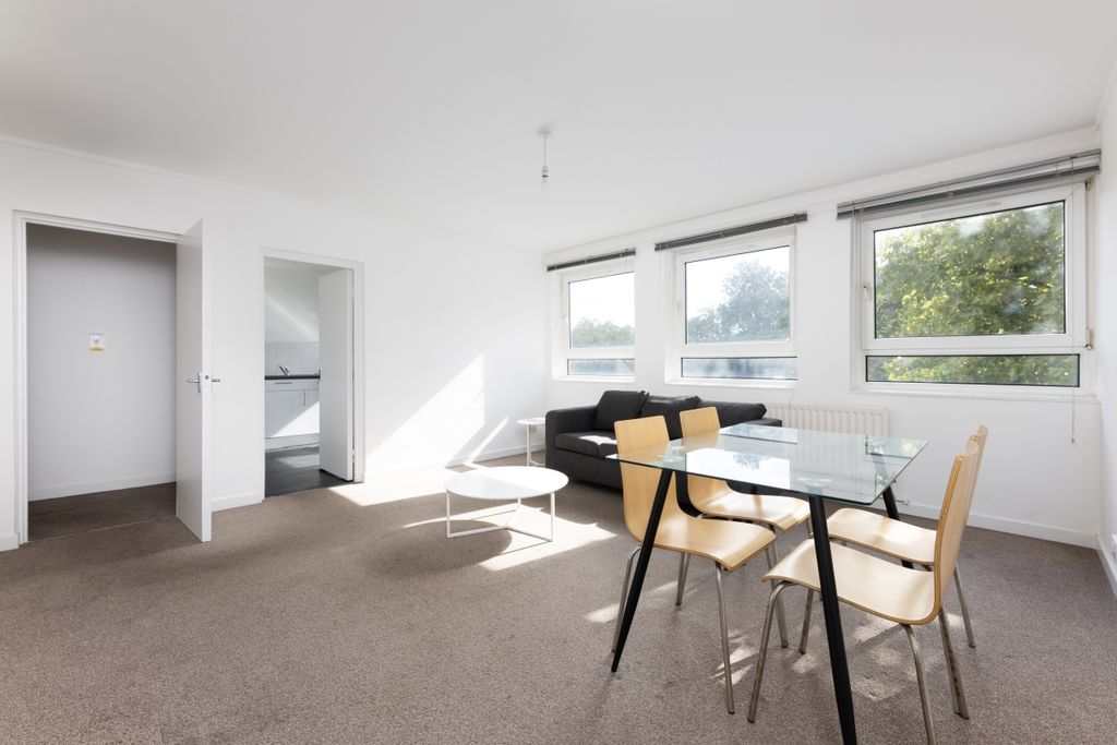 Property photo 1 of 8 Stangate F13 (07 ...