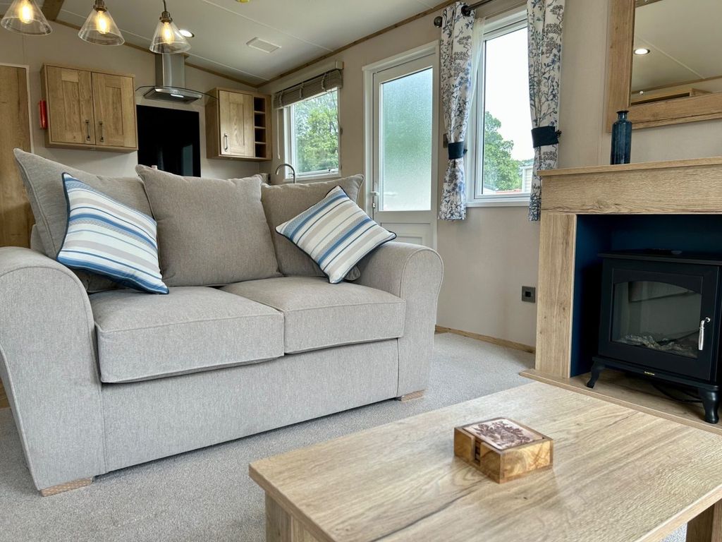 Property photo 1 of 7 - Abi Ticehurst For Sale