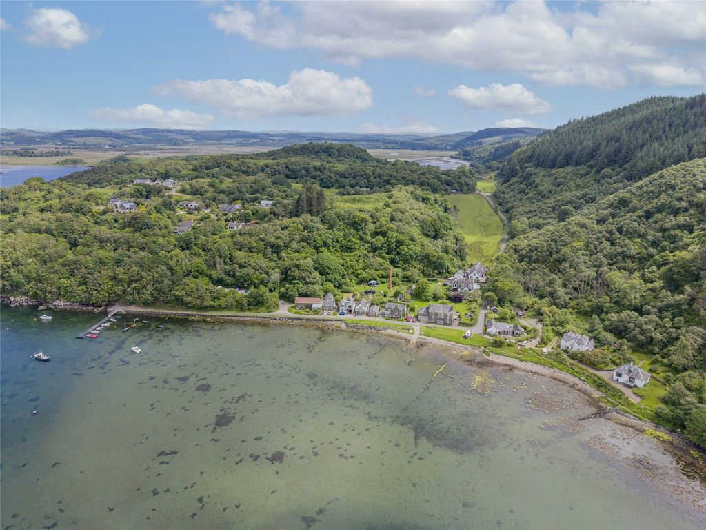 Property photo 1 of 11 Crinan Harbour