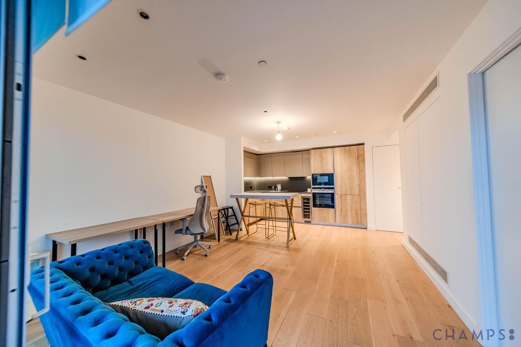 Property photo 1 of 4 1 Bed Flat To Rent The Makers Building, London N1