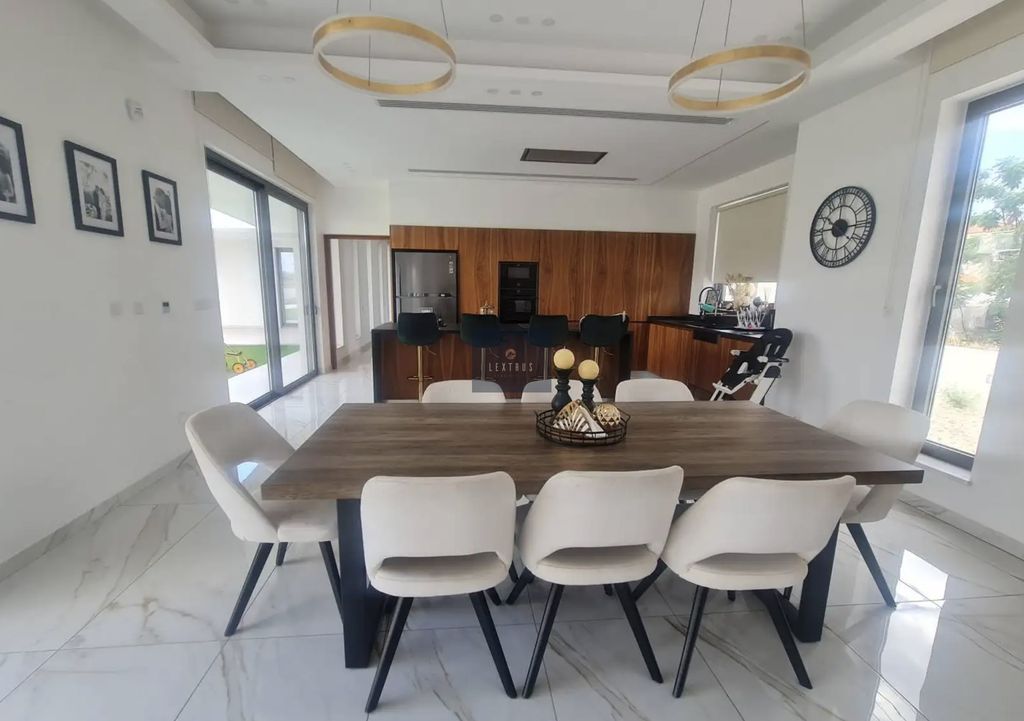 Property photo 3 of 5