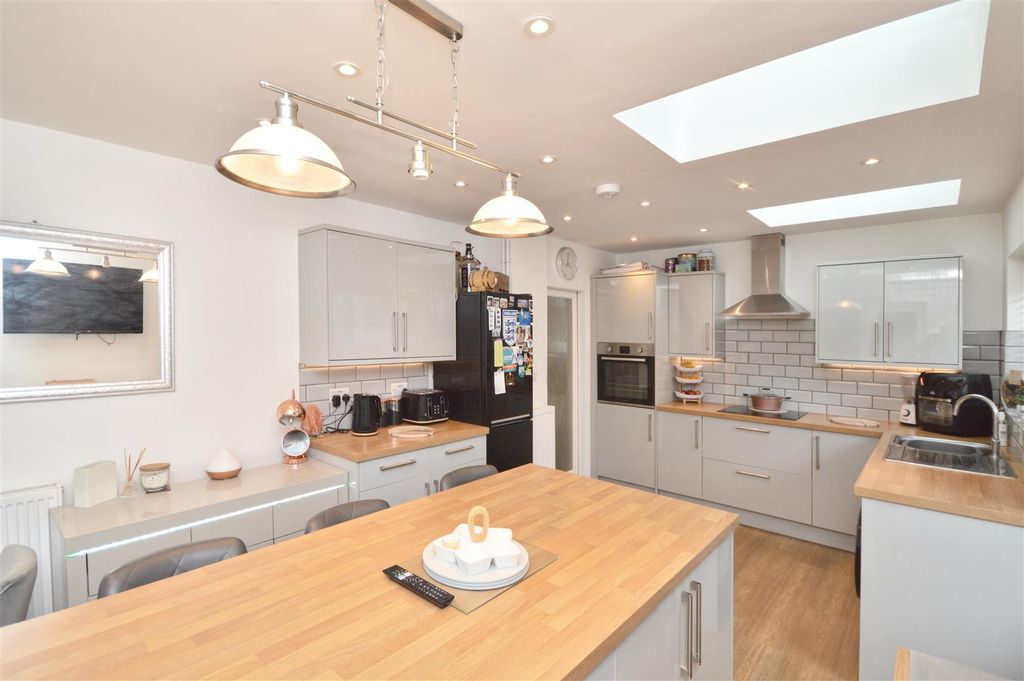 Property photo 3 of 16 Kitchen / Dining Room