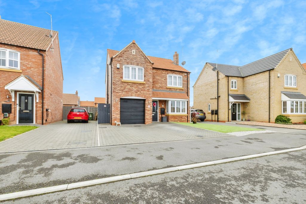 Property photo 1 of 19 2025-10-31-6Twellfields036