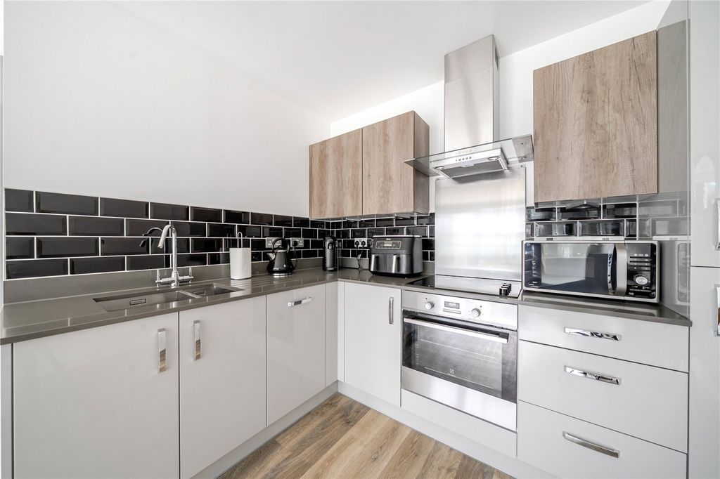 Property photo 2 of 20 Picture No. 10