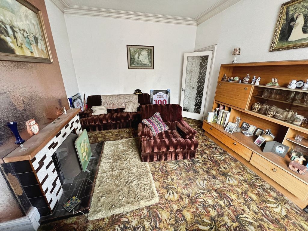 Property photo 2 of 14 Lounge