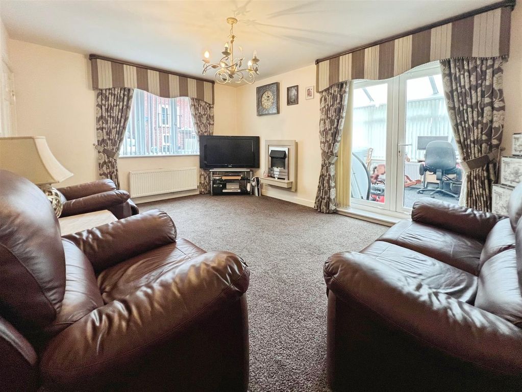 Property photo 2 of 23 Lounge