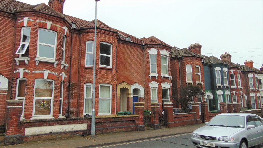 Property photo 2 of 9
