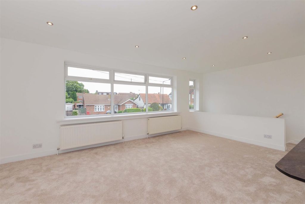 Property photo 3 of 14 Flat 6 93 L Cippenham Lane-11.Jpg