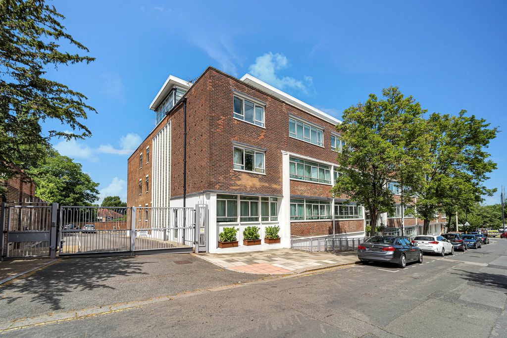 Property photo 1 of 11