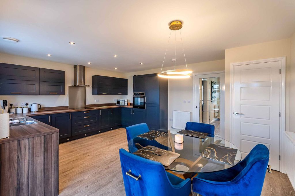 Property photo 2 of 23