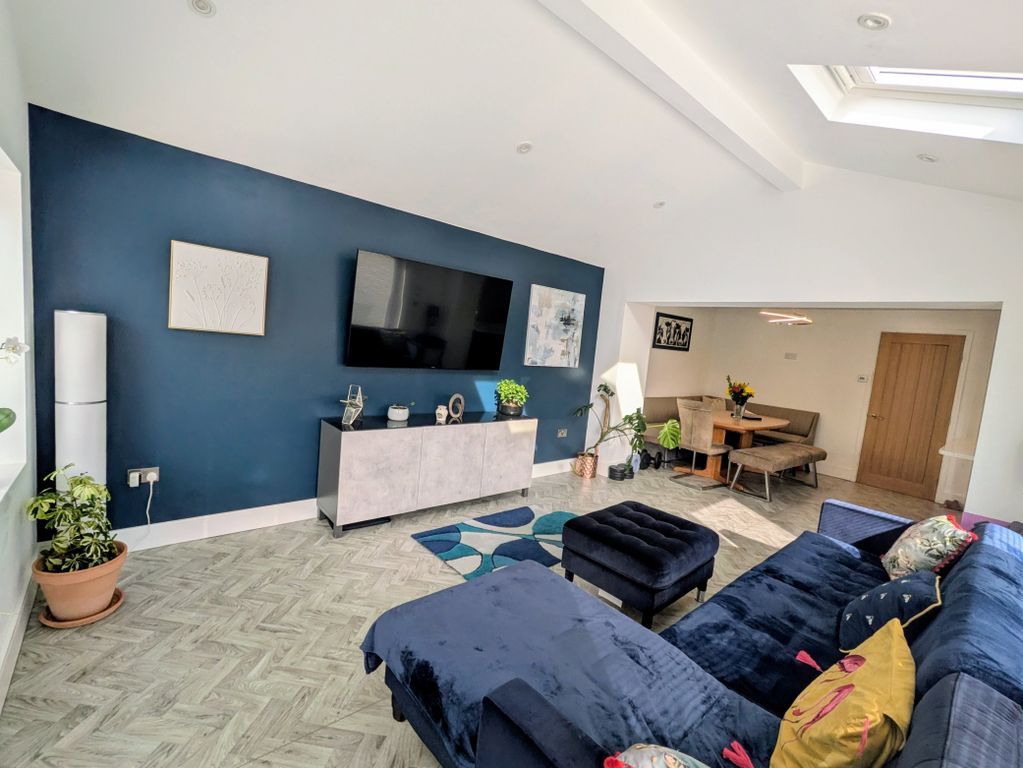 Property photo 2 of 30 1000038996