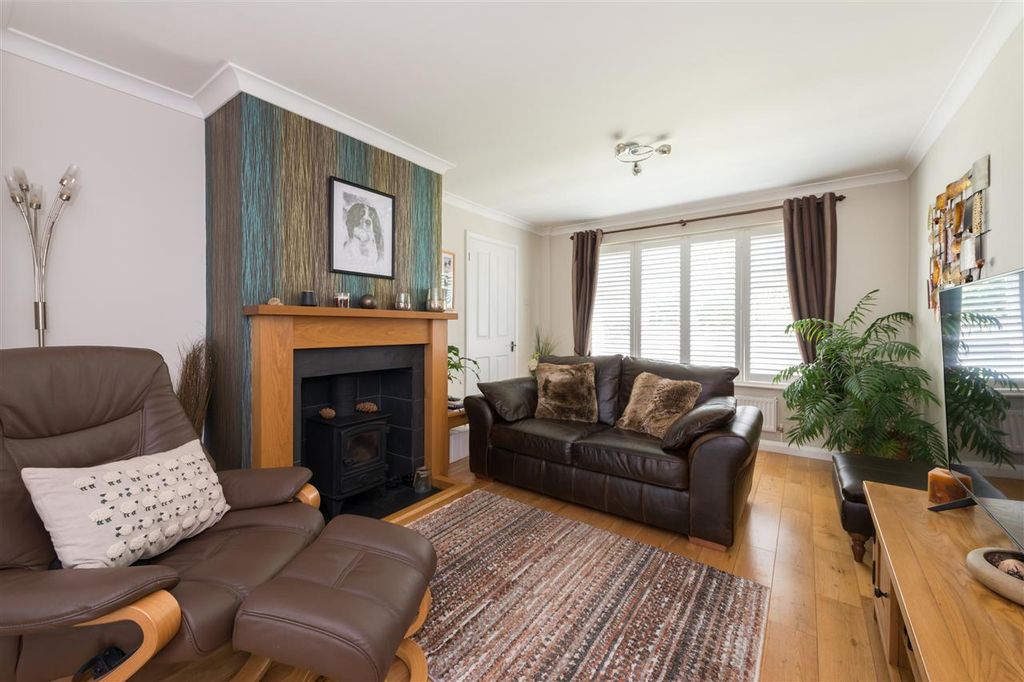 Property photo 2 of 21