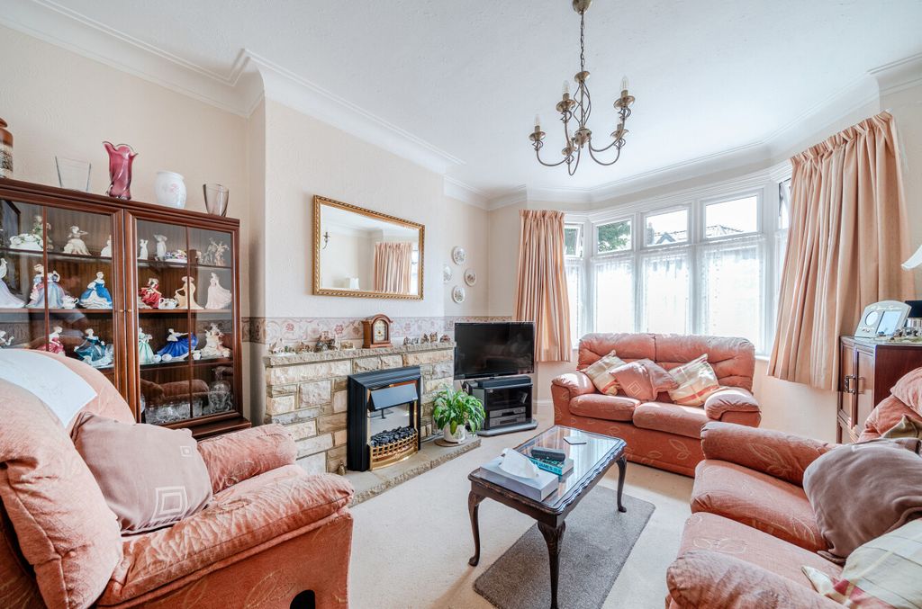 Property photo 2 of 20 1494176-27-6A6343...