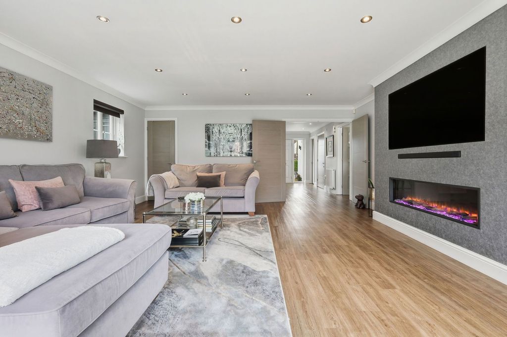 Property photo 3 of 54