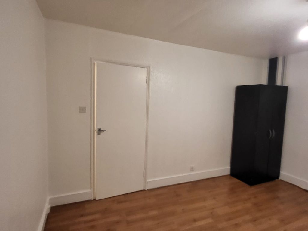 Property photo 1 of 5 Cover