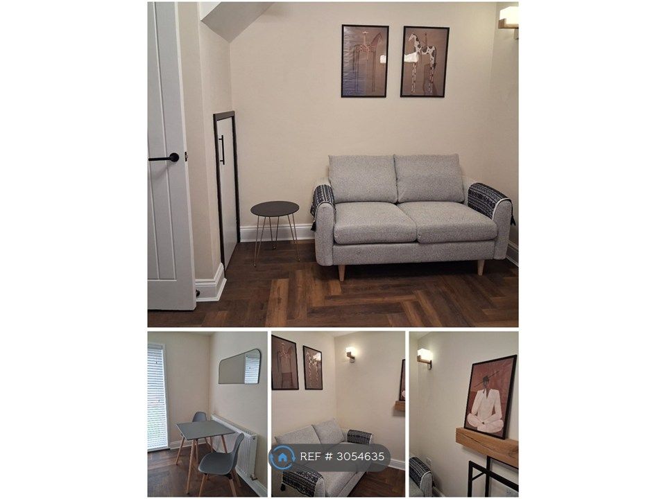 Property photo 2 of 6 Living-Room / Dining Area