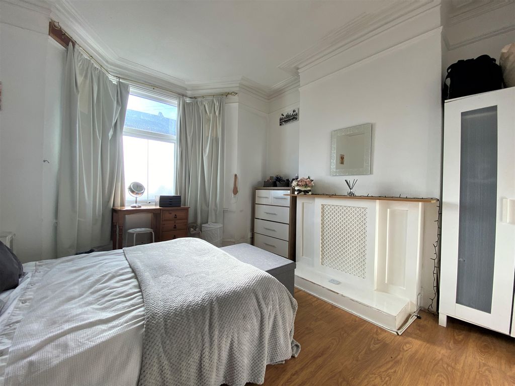Property photo 2 of 12 Image