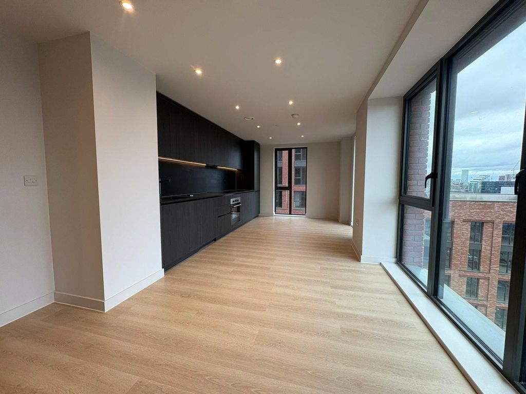 Property photo 2 of 13 Lounge