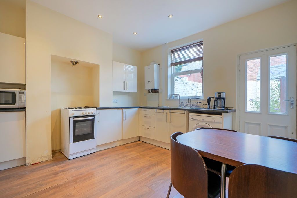 Property photo 1 of 12 Kitchen