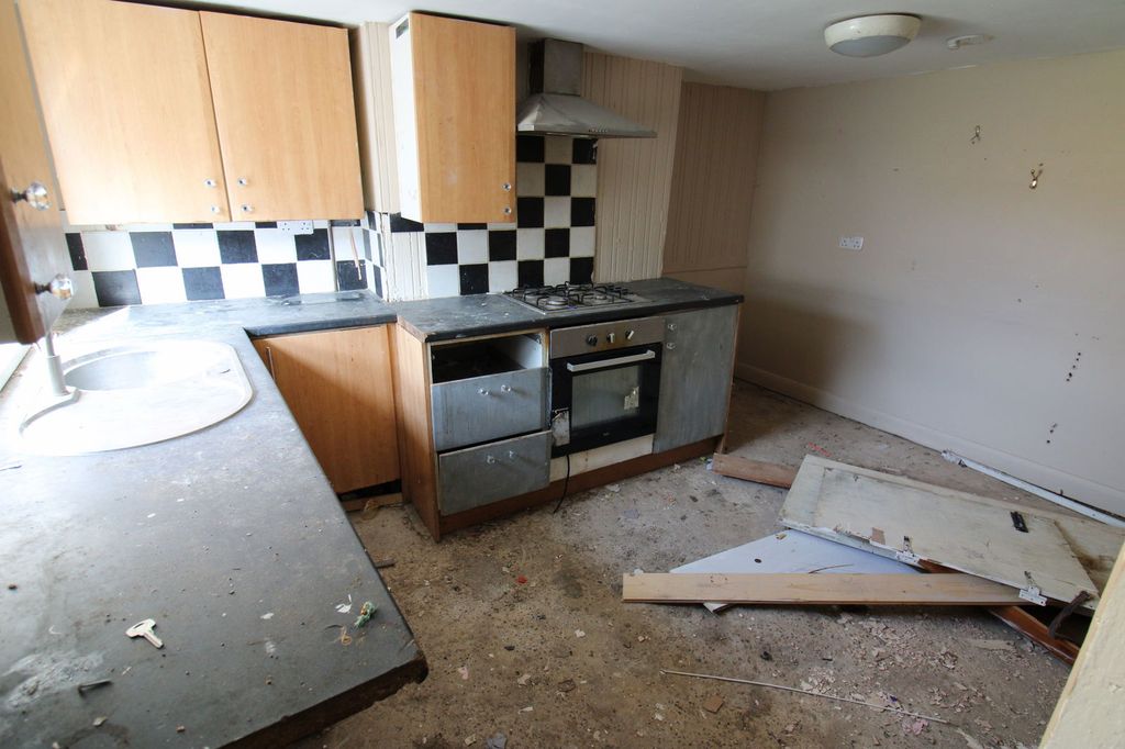 Property photo 3 of 7