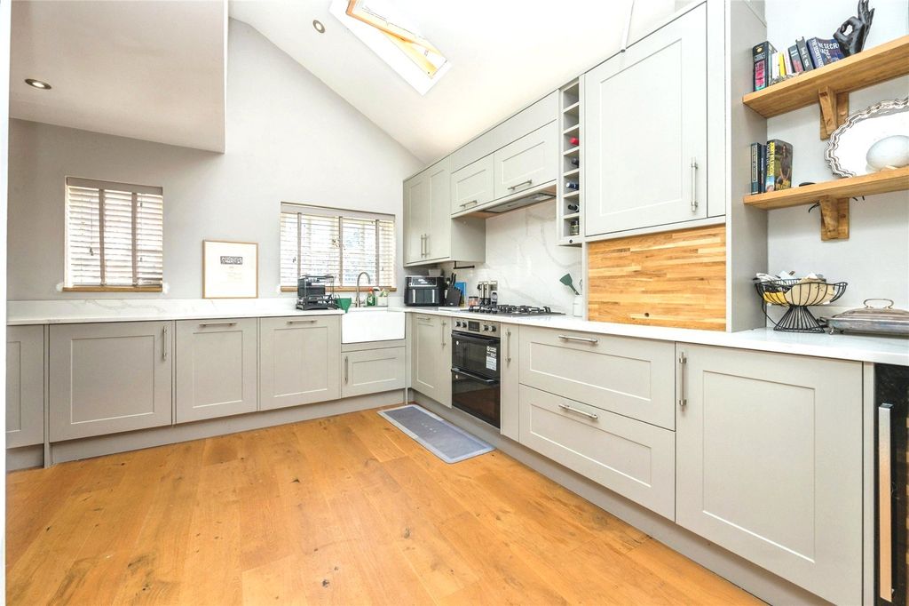 Property photo 3 of 17 Kitchen