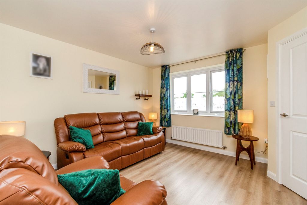 Property photo 3 of 17