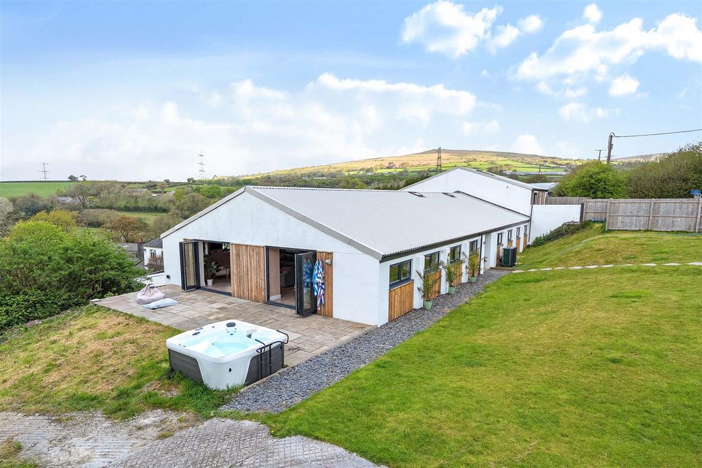 Property photo 1 of 33 Swoop Front E Cr F.Jpg
