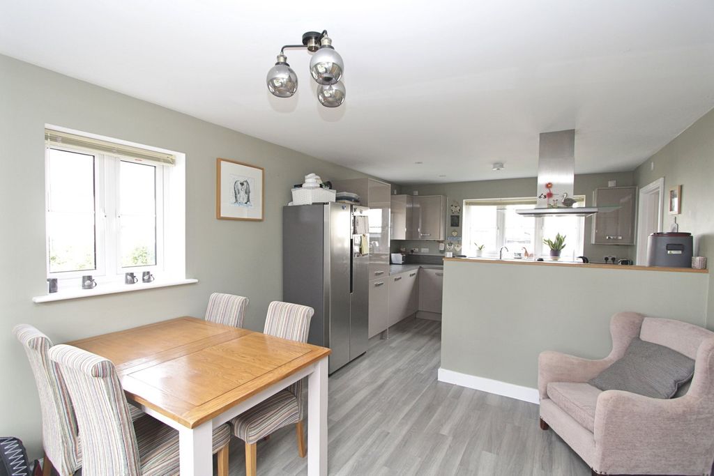 Property photo 2 of 22 Kitchen/Diner