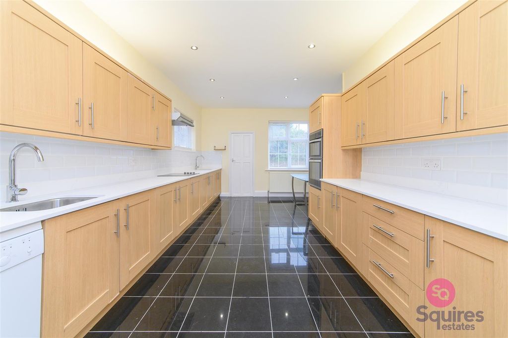 Property photo 2 of 30