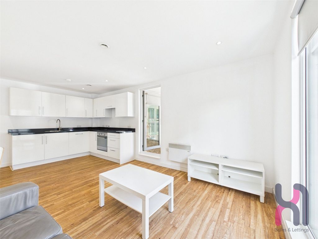 Property photo 2 of 9 Picture No. 16