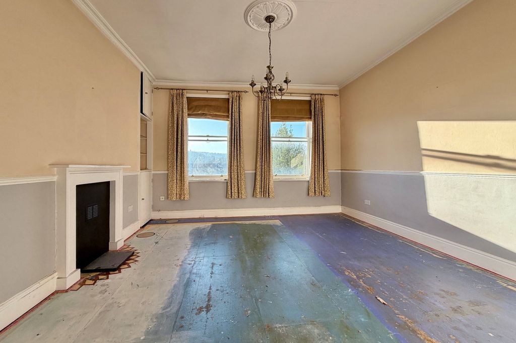 Property photo 3 of 6