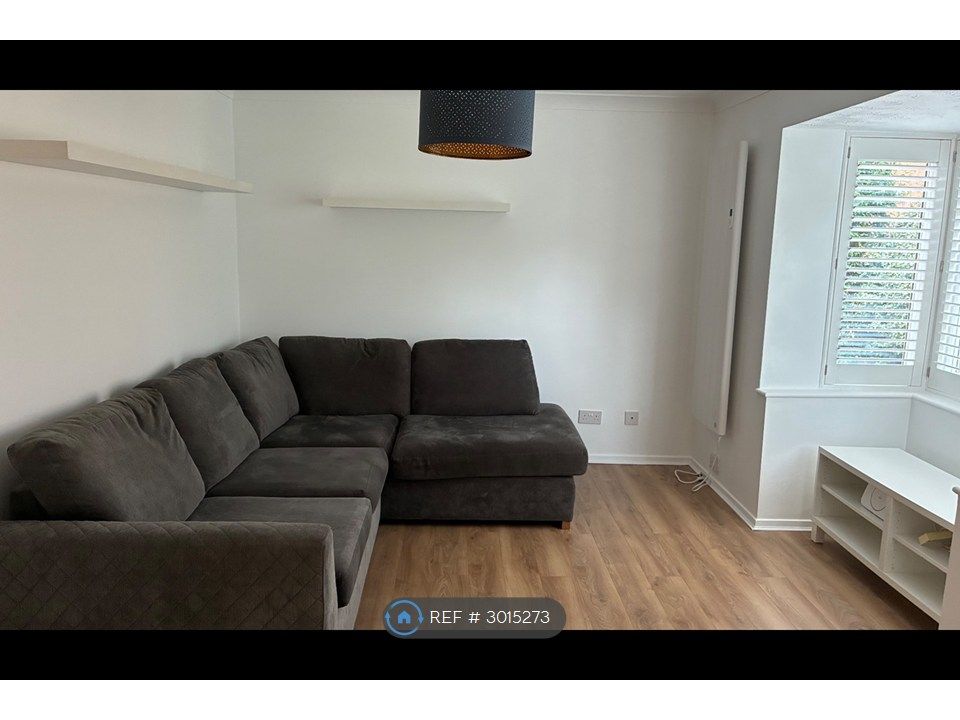 Property photo 1 of 9 Lounge (Sofa & Furniture Included)