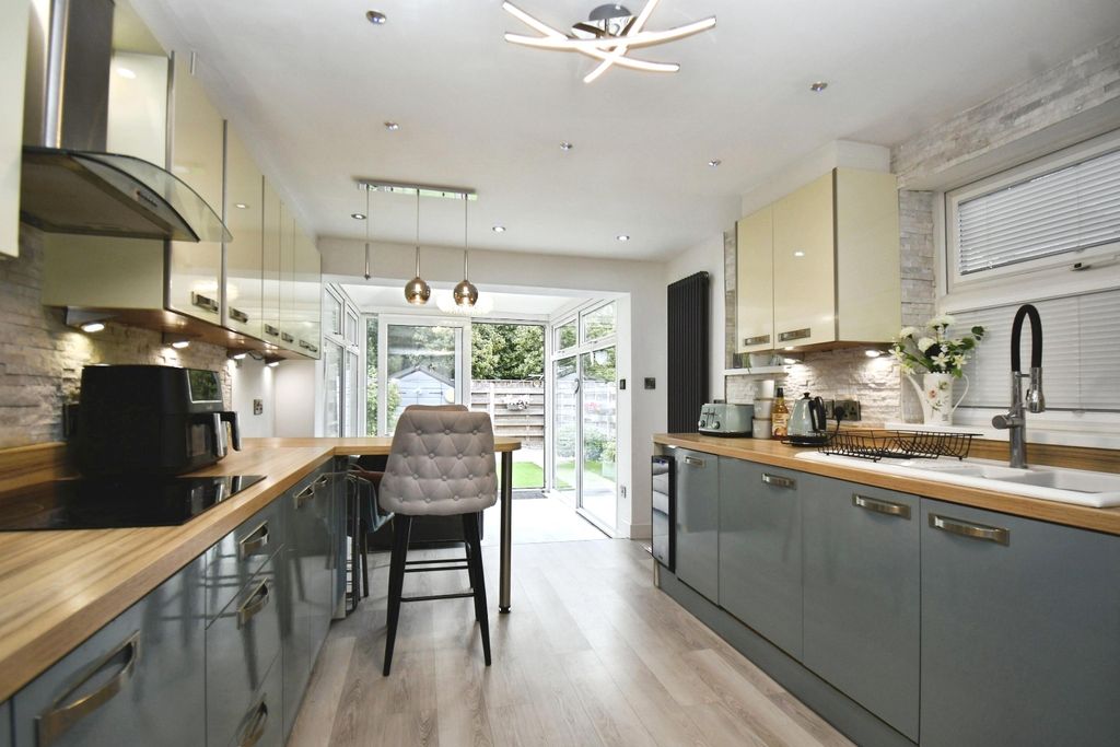 Property photo 3 of 32 Pbox-Img.Jpg