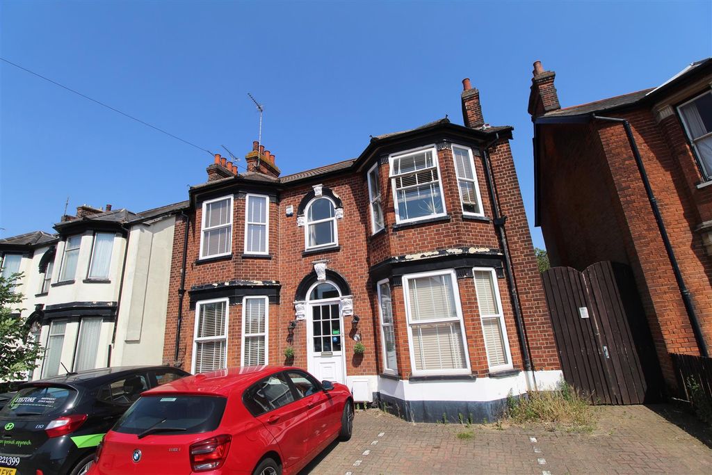 Property photo 1 of 6