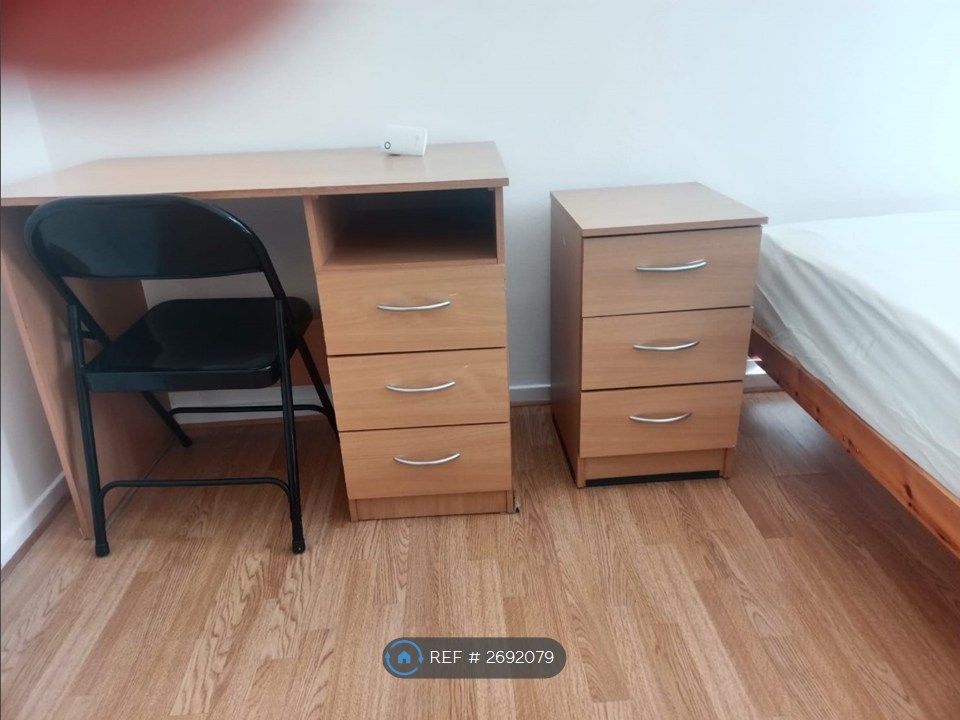 Property photo 2 of 10 Bedroom