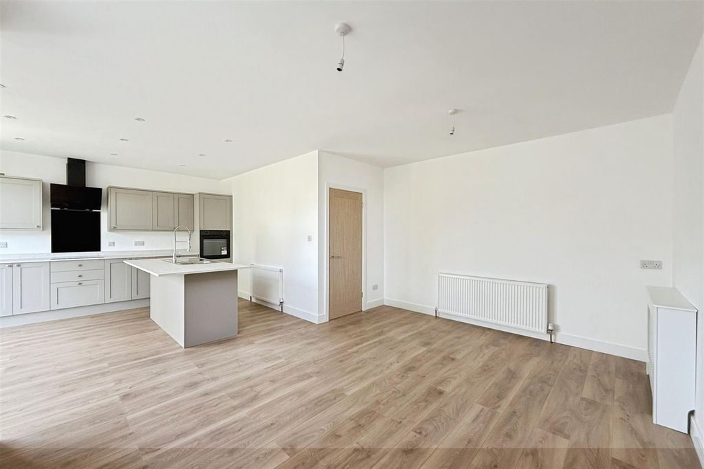 Property photo 3 of 12 Open Plan Kitchen / Dining Room