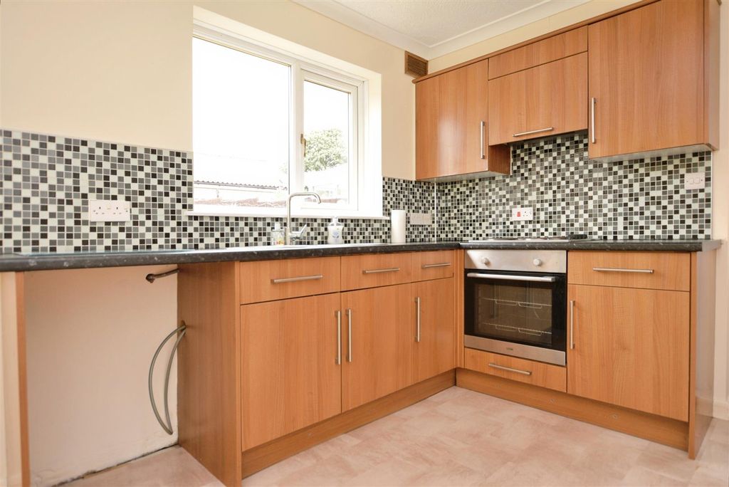 Property photo 3 of 15 Kitchen Diner