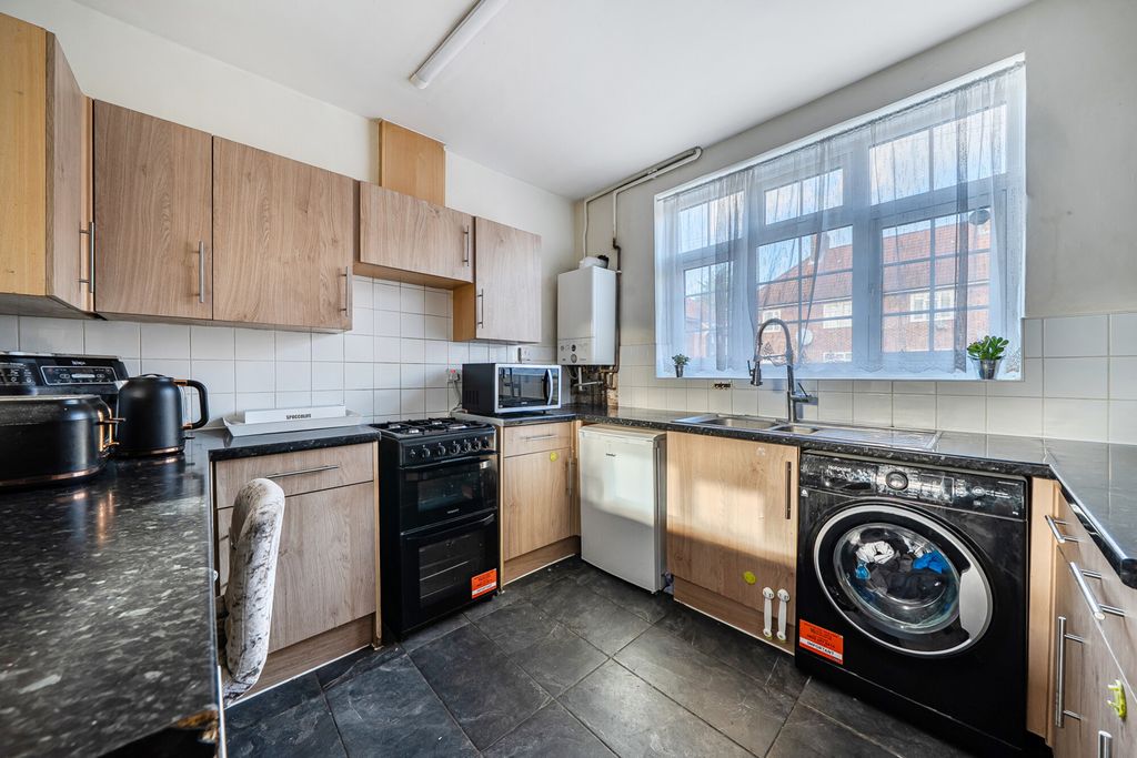 Property photo 2 of 14 Kitchen