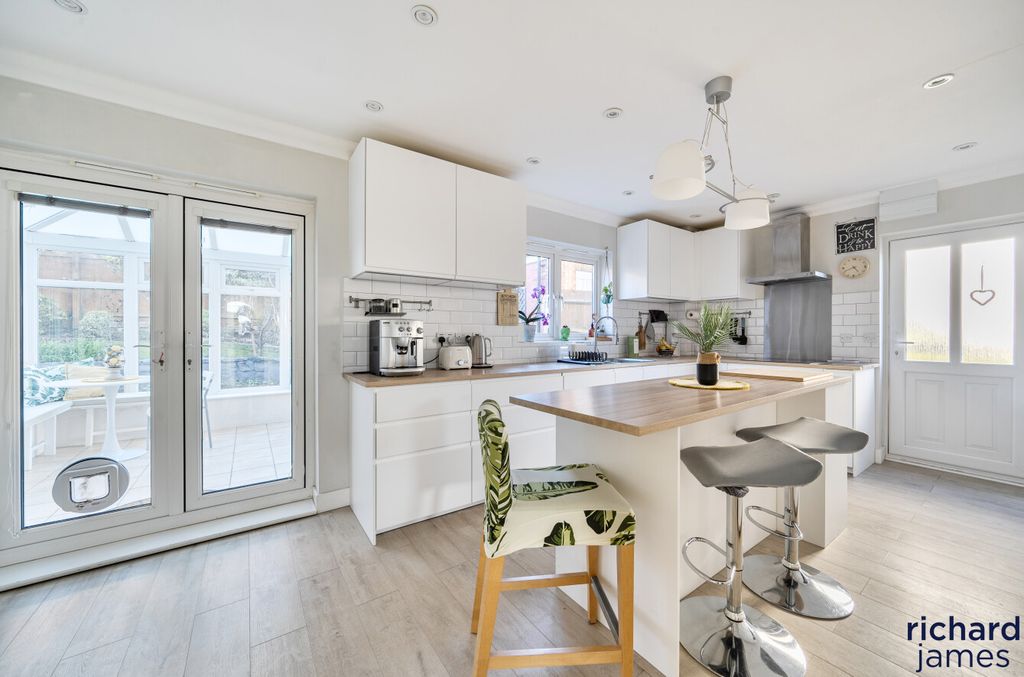 Property photo 2 of 13 0168d6A281B54F0987F43B691Bfa50c7