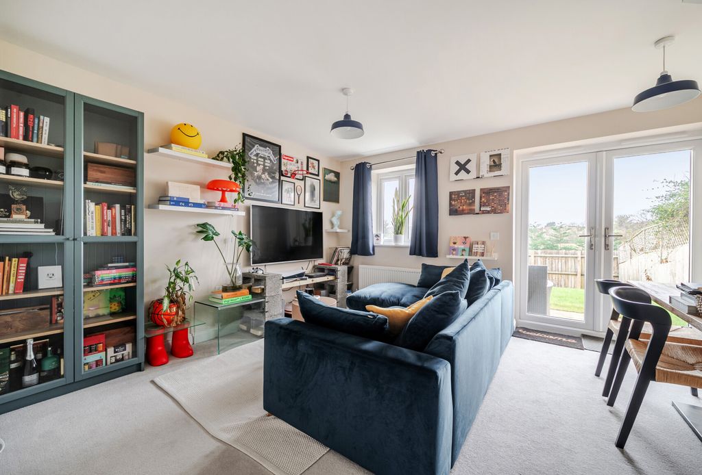 Property photo 3 of 19 1394332-8-694953c...